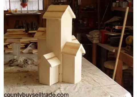HAND CRAFTED BIRD HOUSE